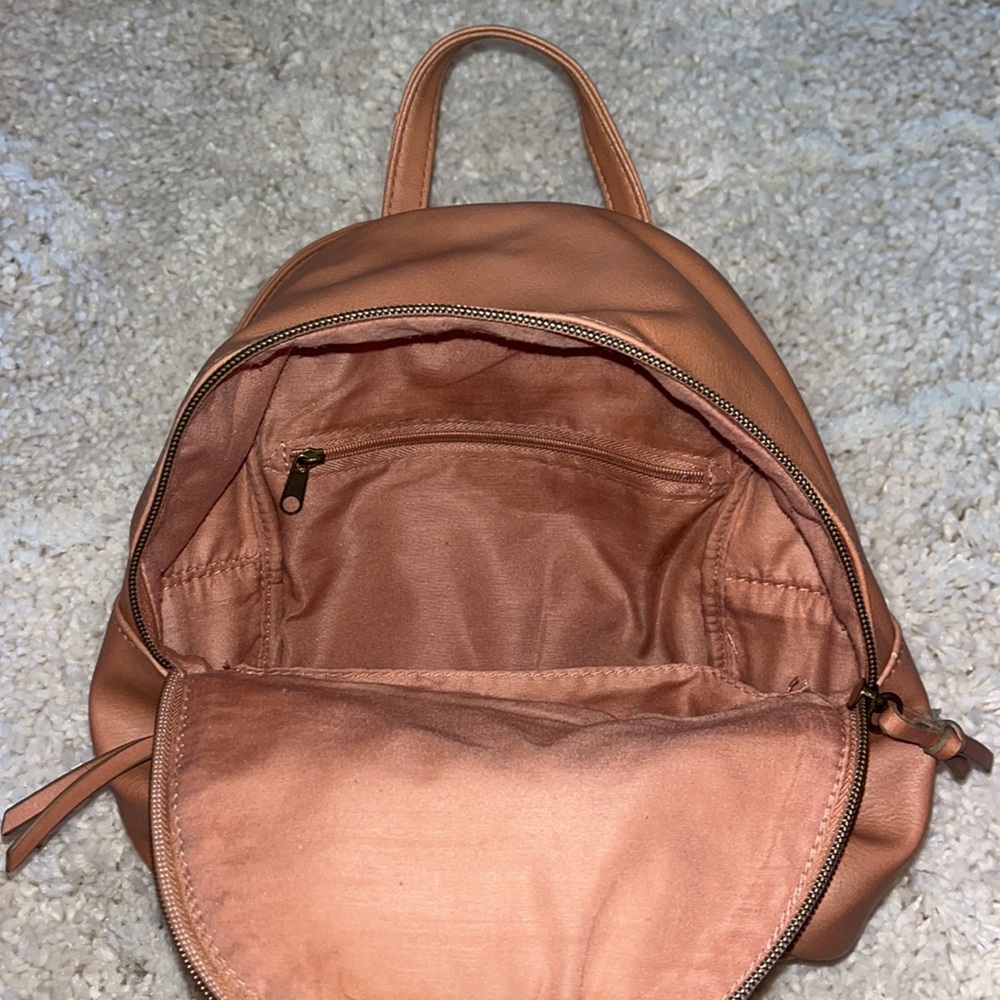 small peach backpack - Picture 3 of 3